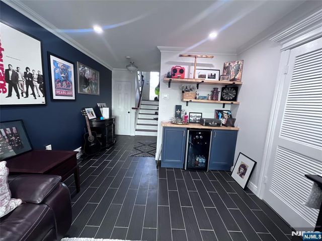 27 Ross Road, Wallington, NJ 07057