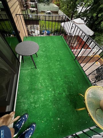 27 Ross Road, Wallington, NJ 07057
