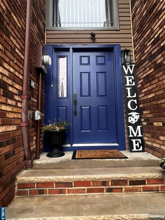 27 Ross Road, Wallington, NJ 07057