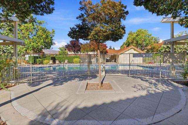 242 Fairmeadow Way, Milpitas, CA 95035