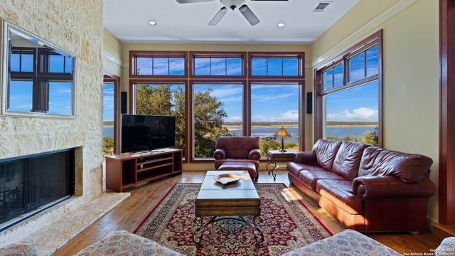 169 Shores Point, Canyon Lake, TX 78133