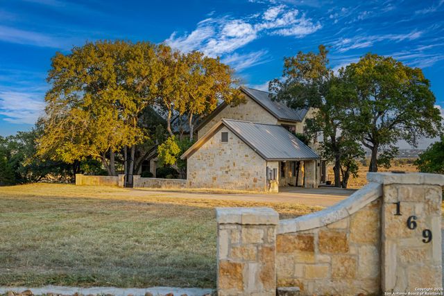 169 Shores Point, Canyon Lake, TX 78133