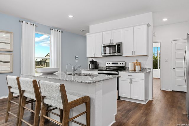 950 Bluegrass Pt, New Braunfels, TX 78130