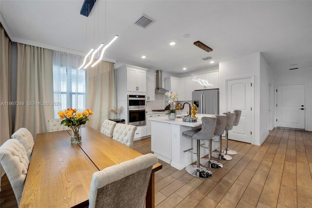 2454 Primrose Pl, Oakland Park, FL 33309