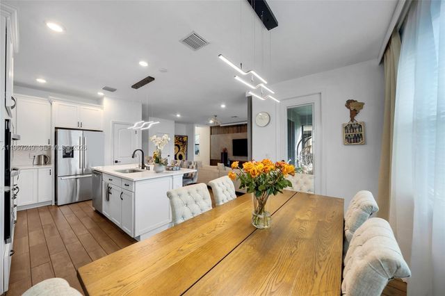 2454 Primrose Pl, Oakland Park, FL 33309