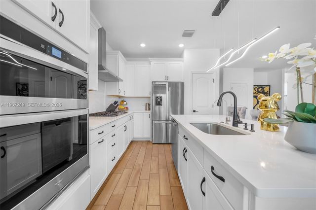 2454 Primrose Pl, Oakland Park, FL 33309