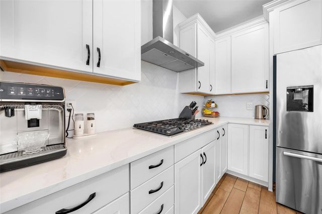 2454 Primrose Pl, Oakland Park, FL 33309