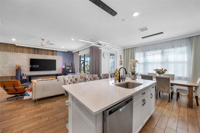 2454 Primrose Pl, Oakland Park, FL 33309