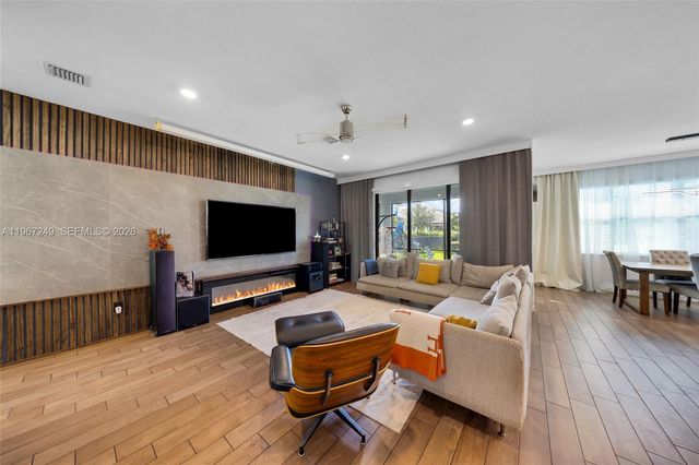 2454 Primrose Pl, Oakland Park, FL 33309