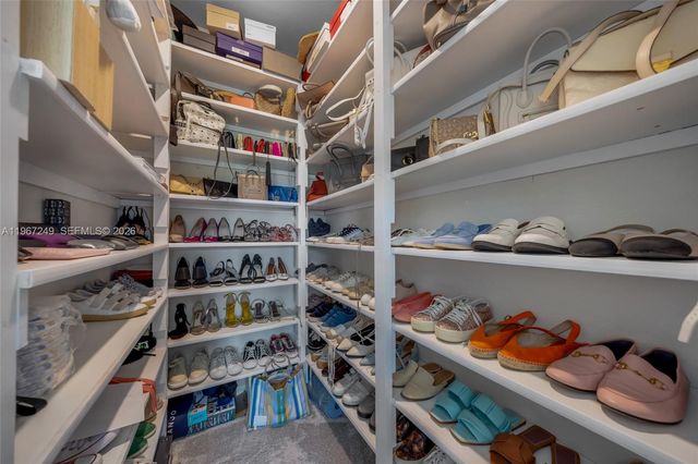 2454 Primrose Pl, Oakland Park, FL 33309