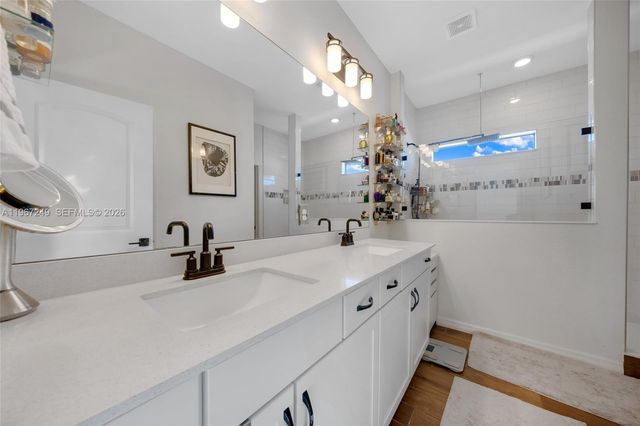 2454 Primrose Pl, Oakland Park, FL 33309