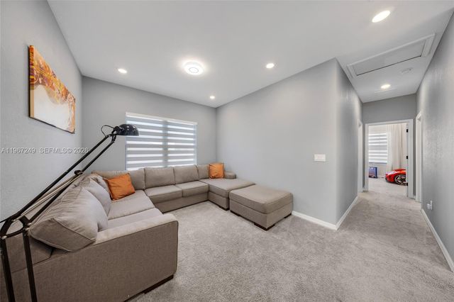 2454 Primrose Pl, Oakland Park, FL 33309