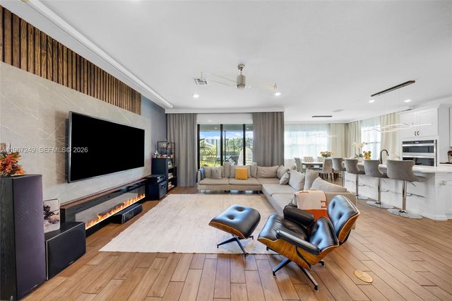 2454 Primrose Pl, Oakland Park, FL 33309