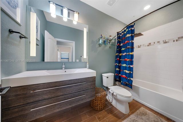 2454 Primrose Pl, Oakland Park, FL 33309