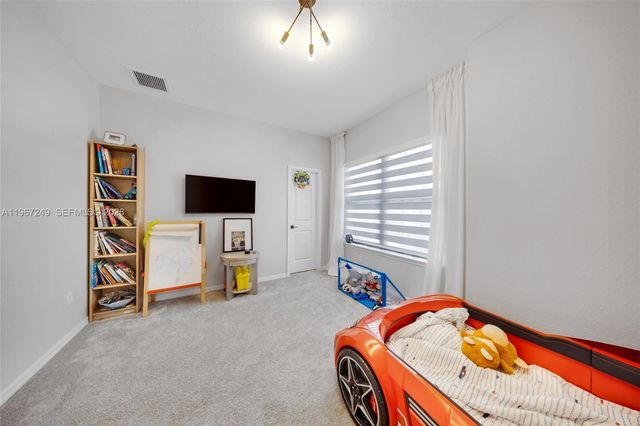 2454 Primrose Pl, Oakland Park, FL 33309