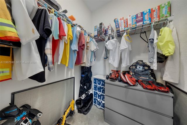 2454 Primrose Pl, Oakland Park, FL 33309