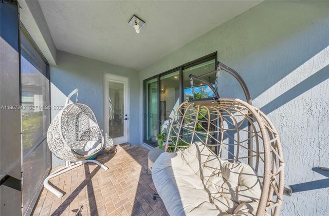 2454 Primrose Pl, Oakland Park, FL 33309