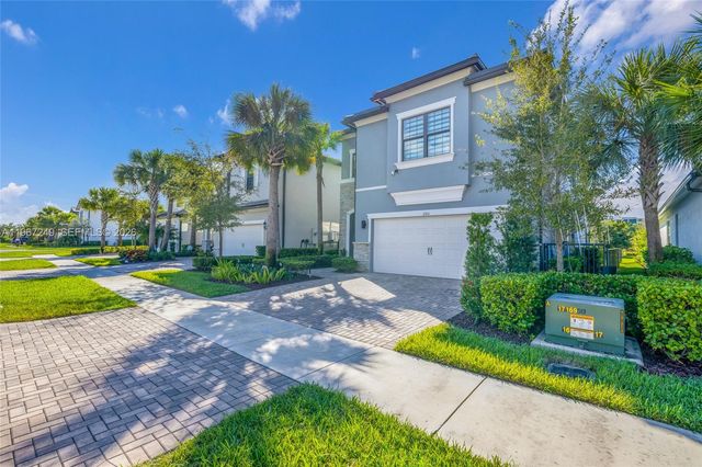 2454 Primrose Pl, Oakland Park, FL 33309