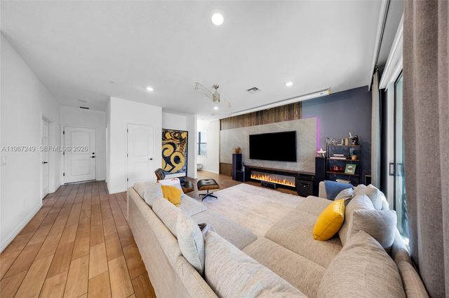 2454 Primrose Pl, Oakland Park, FL 33309