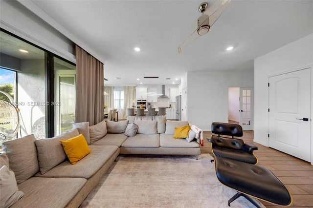 2454 Primrose Pl, Oakland Park, FL 33309