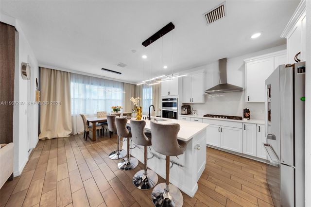 2454 Primrose Pl, Oakland Park, FL 33309