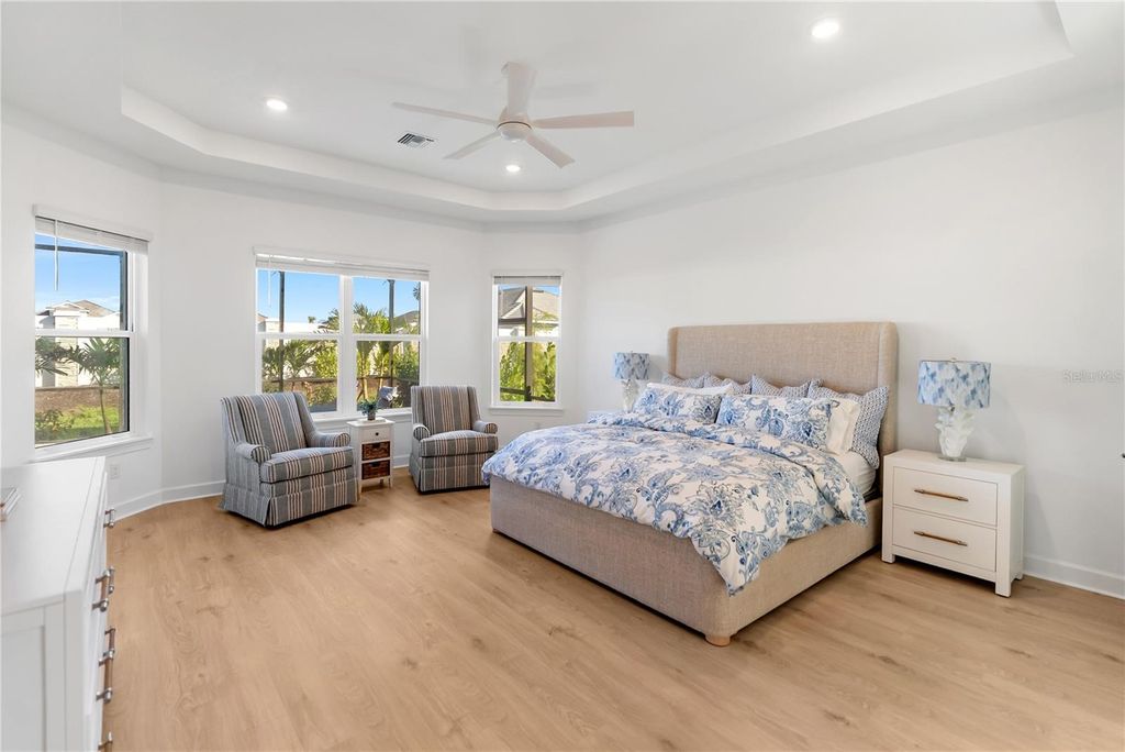 Image 15 of property listing at 15278 CONTENTA LOOP, Bradenton, FL 34211