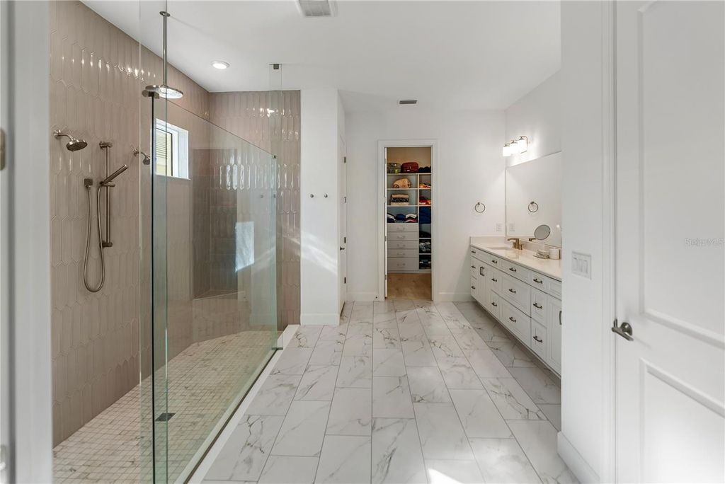 Image 17 of property listing at 15278 CONTENTA LOOP, Bradenton, FL 34211