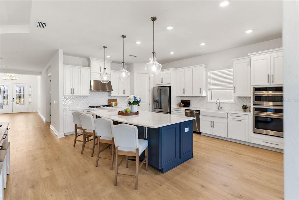 Image 6 of property listing at 15278 CONTENTA LOOP, Bradenton, FL 34211