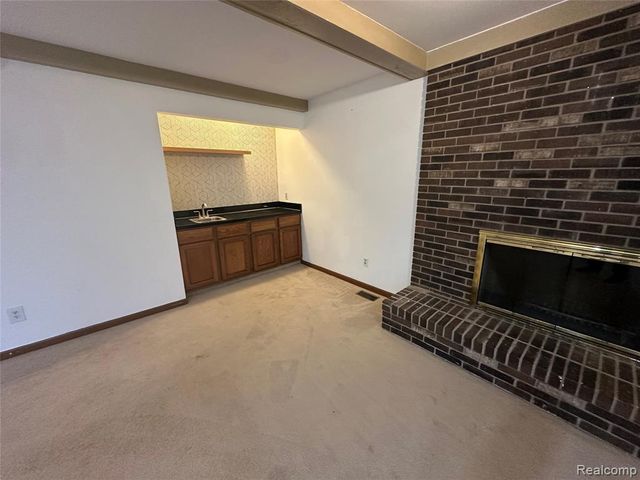 6473 Red Oak Drive, Troy, MI 48098