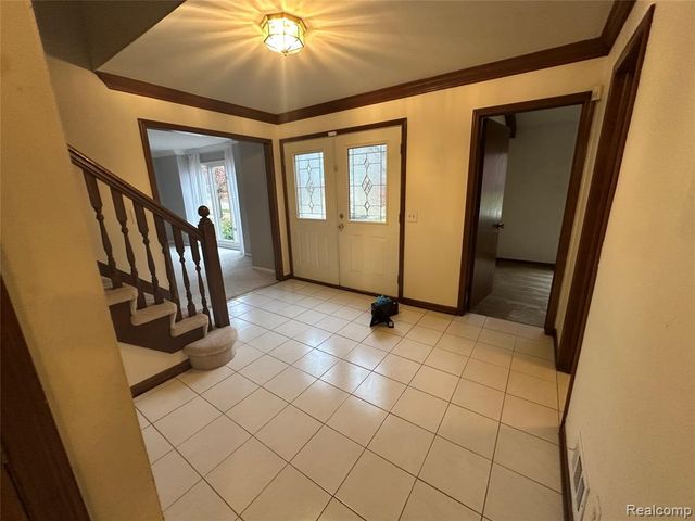 6473 Red Oak Drive, Troy, MI 48098