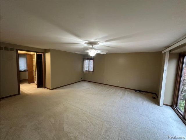 6473 Red Oak Drive, Troy, MI 48098