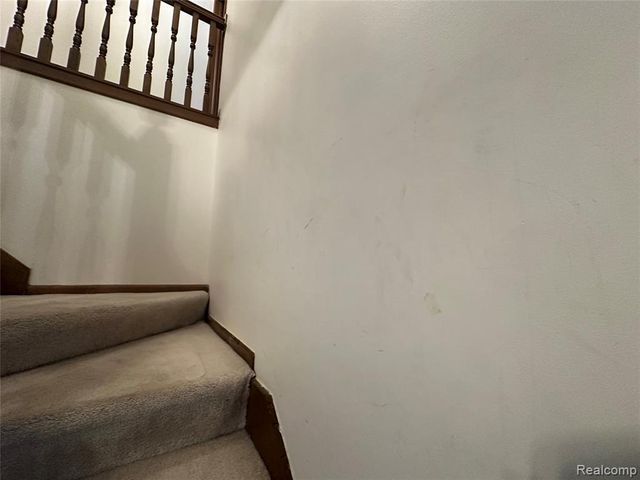 6473 Red Oak Drive, Troy, MI 48098