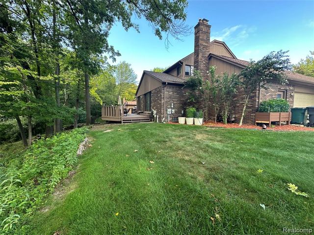 6473 Red Oak Drive, Troy, MI 48098