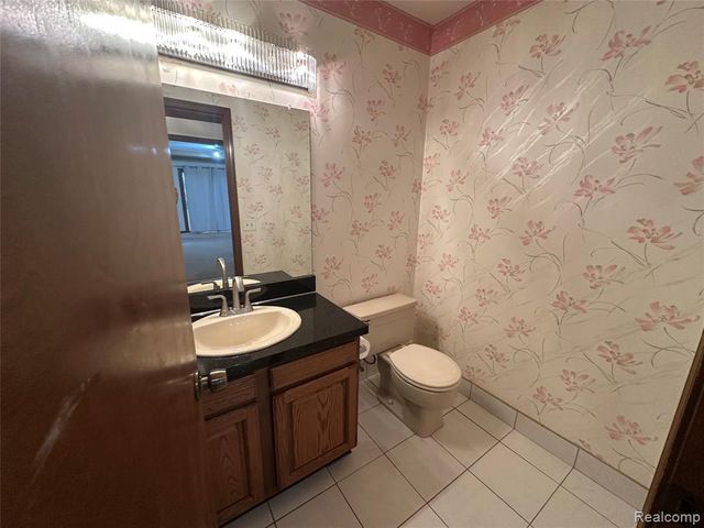 6473 Red Oak Drive, Troy, MI 48098