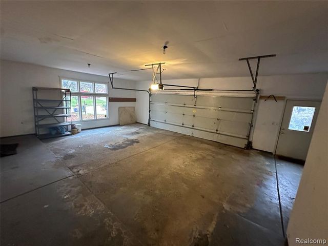 6473 Red Oak Drive, Troy, MI 48098