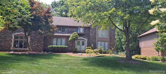 6473 Red Oak Drive, Troy, MI 48098