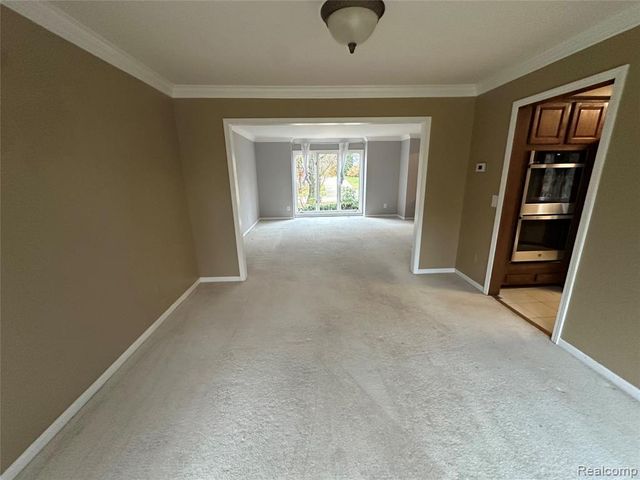 6473 Red Oak Drive, Troy, MI 48098
