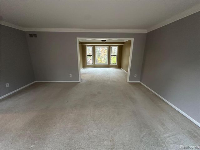 6473 Red Oak Drive, Troy, MI 48098