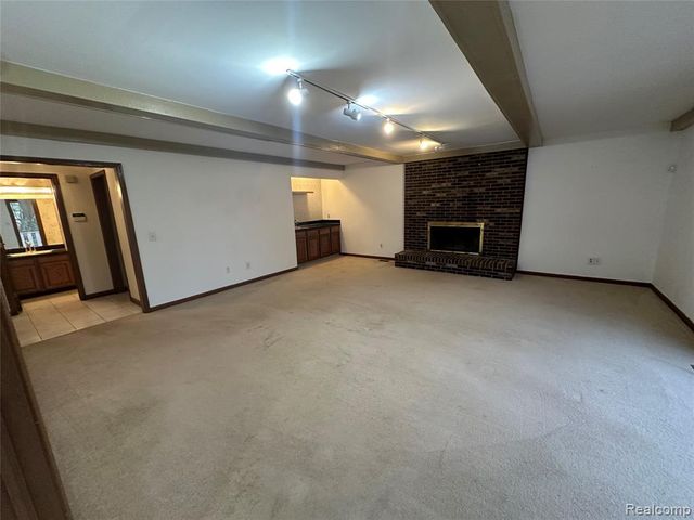 6473 Red Oak Drive, Troy, MI 48098
