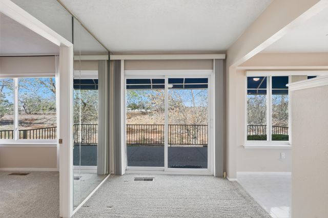 616 Eastlake Drive SE, Rio Rancho, NM 87124