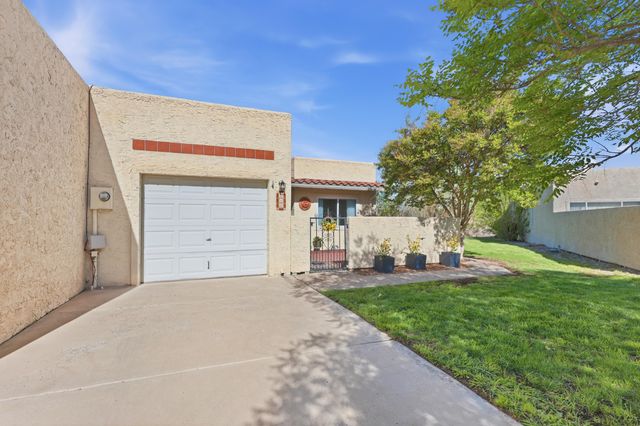 616 Eastlake Drive SE, Rio Rancho, NM 87124