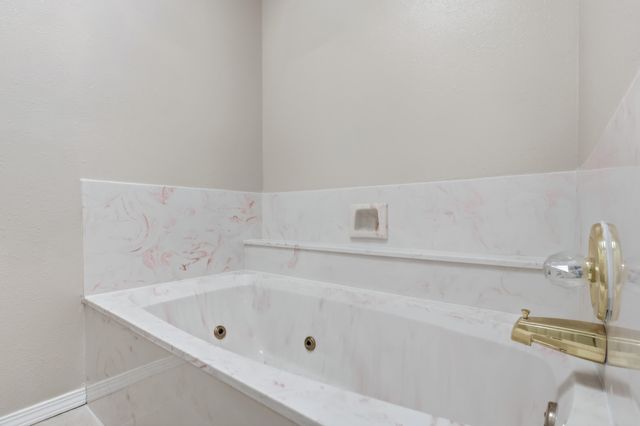 616 Eastlake Drive SE, Rio Rancho, NM 87124