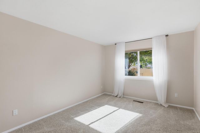 616 Eastlake Drive SE, Rio Rancho, NM 87124