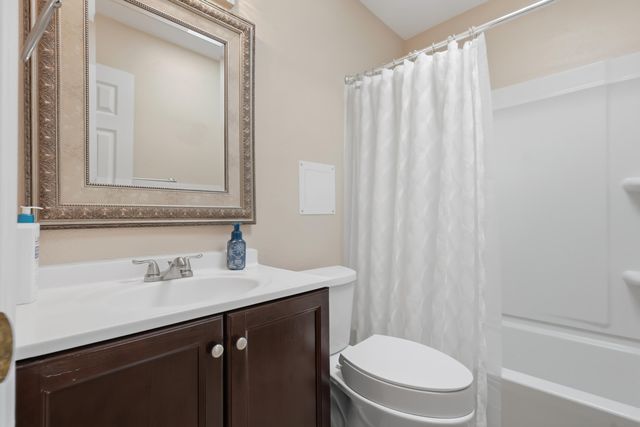 616 Eastlake Drive SE, Rio Rancho, NM 87124