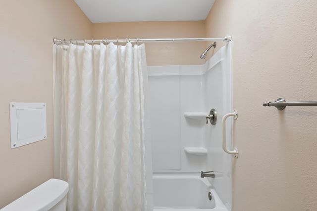 616 Eastlake Drive SE, Rio Rancho, NM 87124