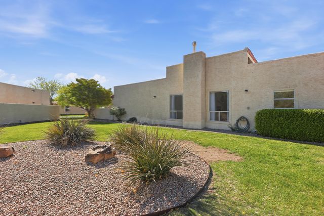 616 Eastlake Drive SE, Rio Rancho, NM 87124