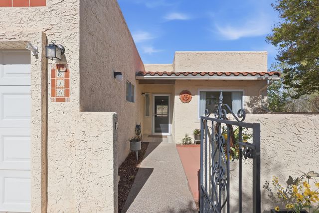 616 Eastlake Drive SE, Rio Rancho, NM 87124
