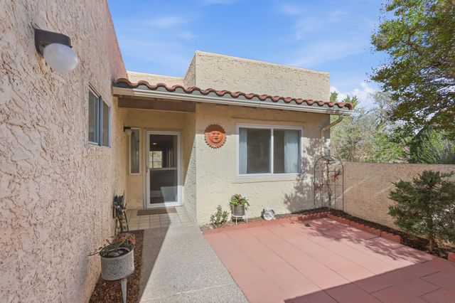 616 Eastlake Drive SE, Rio Rancho, NM 87124