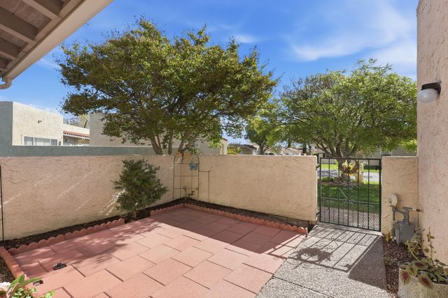 616 Eastlake Drive SE, Rio Rancho, NM 87124