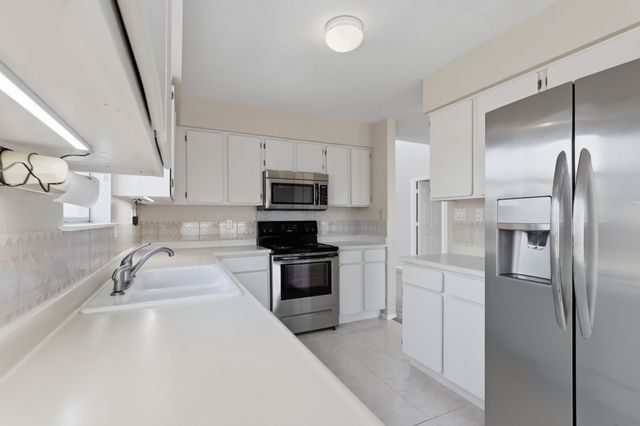 616 Eastlake Drive SE, Rio Rancho, NM 87124